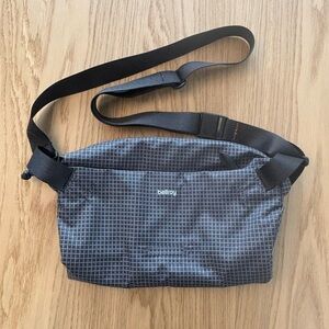 Bellroy Lite Sling (Arcade Gray)